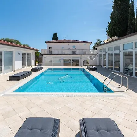 Casa Lungomare With Pool Villa *