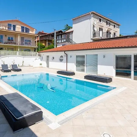 Villa Casa Lungomare With Pool Umag